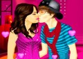 Selena and Justin Kissing